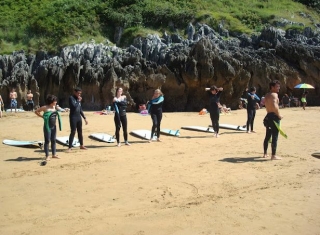  Stretching before entering the water. 